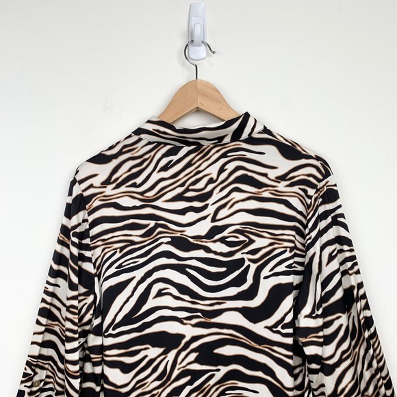 NWT Chloe Kristyn Zebra print Tie Blouse with Belt Size M - Picture 11 of 14